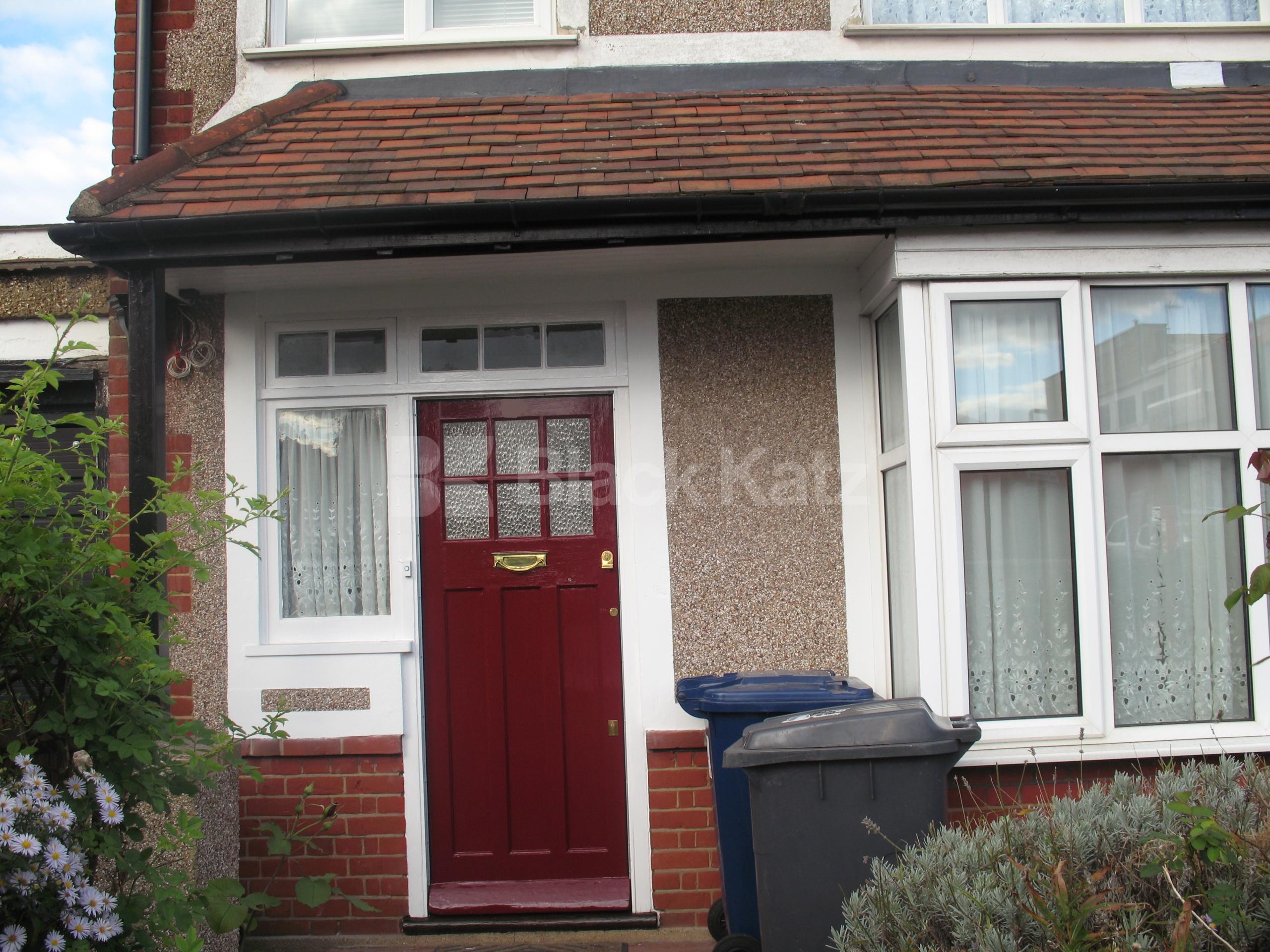 			All Bills Included!, 2 Bedroom, 1 bath, 1 reception Maisonette			 Brookhill Road, New Barnet EN4